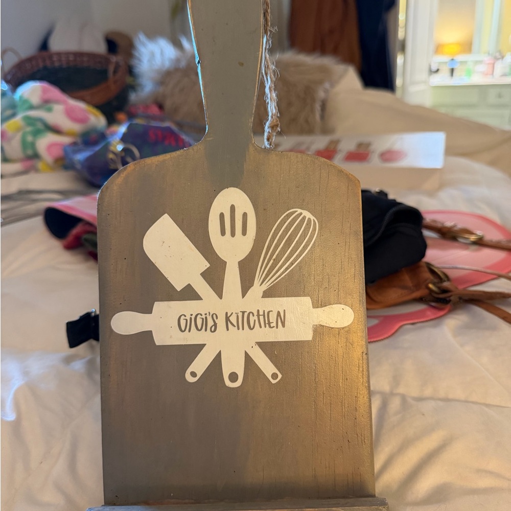 Gigi’s Kitchen Gray Holder
